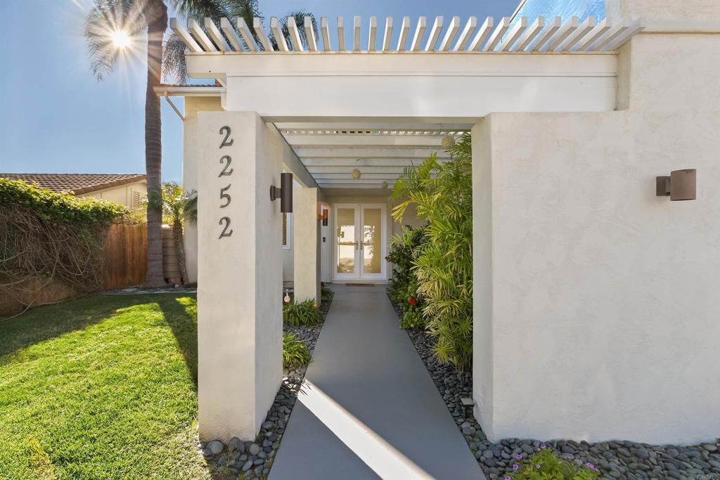 2252 Soledad Rancho Road San Diego, CA 92109 - Photo 30 of 39 a view of a back yard from a patio