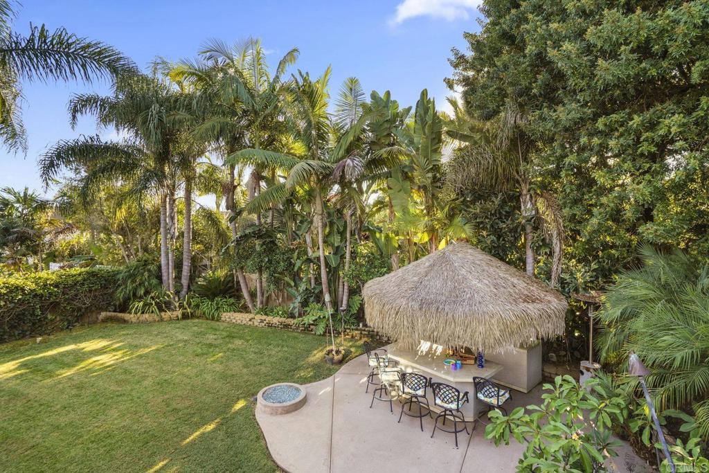 2252 Soledad Rancho Road San Diego, CA 92109 - Photo 36 of 39 an outdoor sitting area with golf course