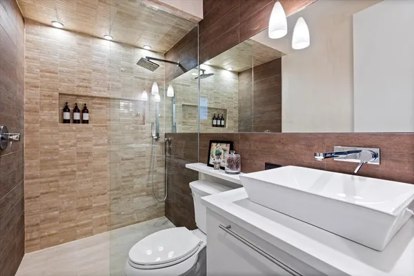 $875,000 | 1900 West Armitage Avenue, Unit 1, Chicago, IL 60622