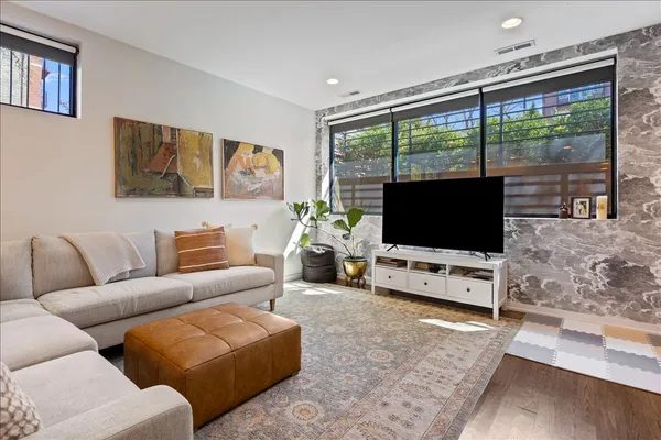 $875,000 | 1900 West Armitage Avenue, Unit 1, Chicago, IL 60622