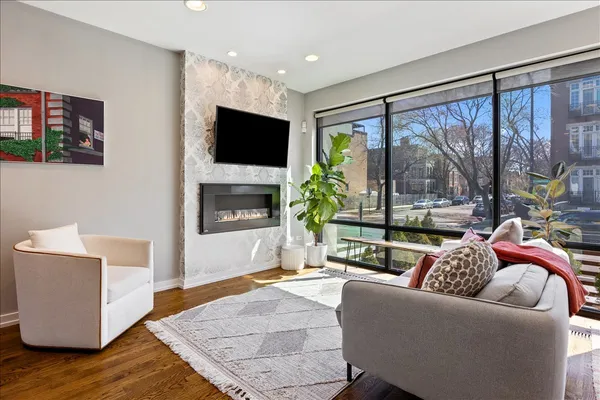 $875,000 | 1900 West Armitage Avenue, Unit 1, Chicago, IL 60622