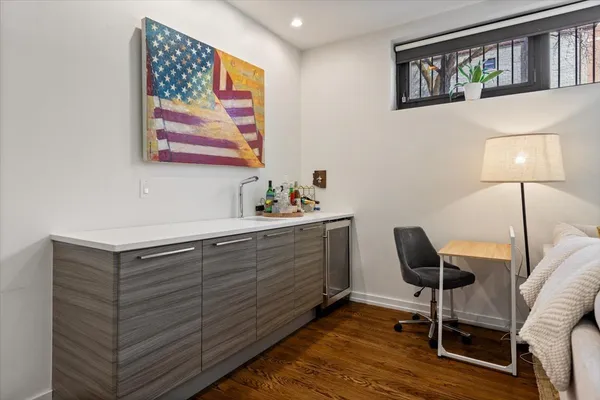 $875,000 | 1900 West Armitage Avenue, Unit 1, Chicago, IL 60622