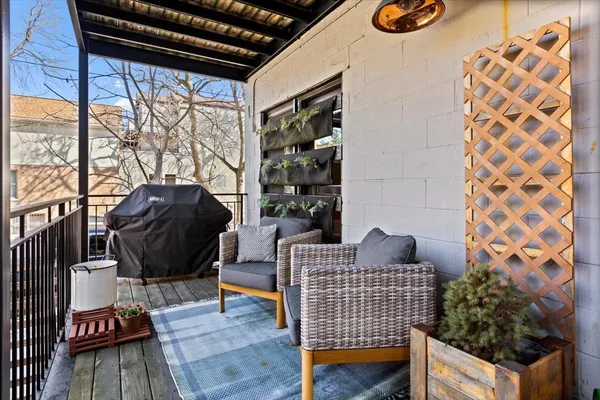 $875,000 | 1900 West Armitage Avenue, Unit 1, Chicago, IL 60622