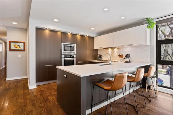 $875,000 | 1900 West Armitage Avenue, Unit 1, Chicago, IL 60622