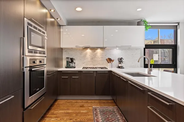 $875,000 | 1900 West Armitage Avenue, Unit 1, Chicago, IL 60622