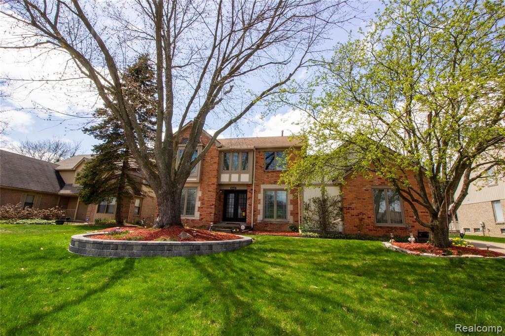 1668 Snowden Circle Rochester Hills, MI 48306 - Photo 1 of 29