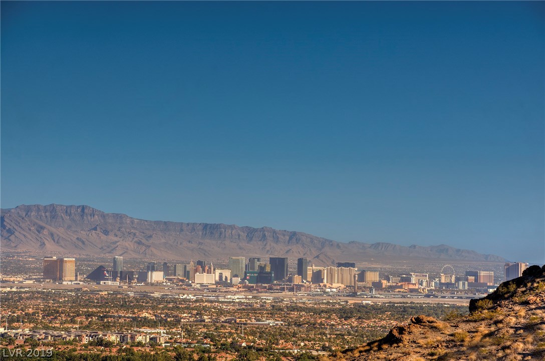 677 Dragon Point Drive Henderson, NV 89012 - Photo 2 of 32
