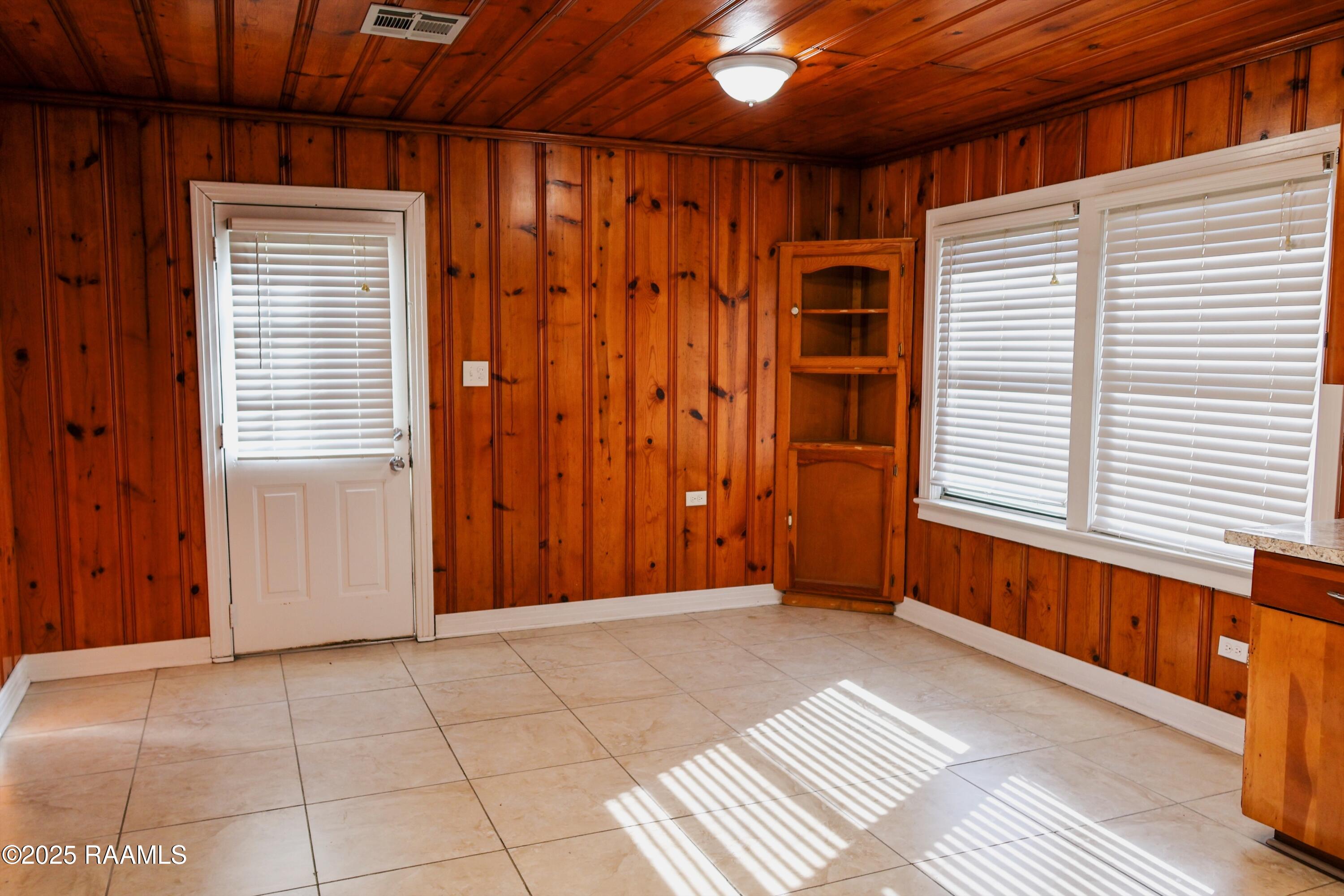 3905 Captain Cade Road Youngsville, LA 70592 - Photo 5 of 17 E30C11DD-ED14-48F6-83EE-E7CE094FEB0E