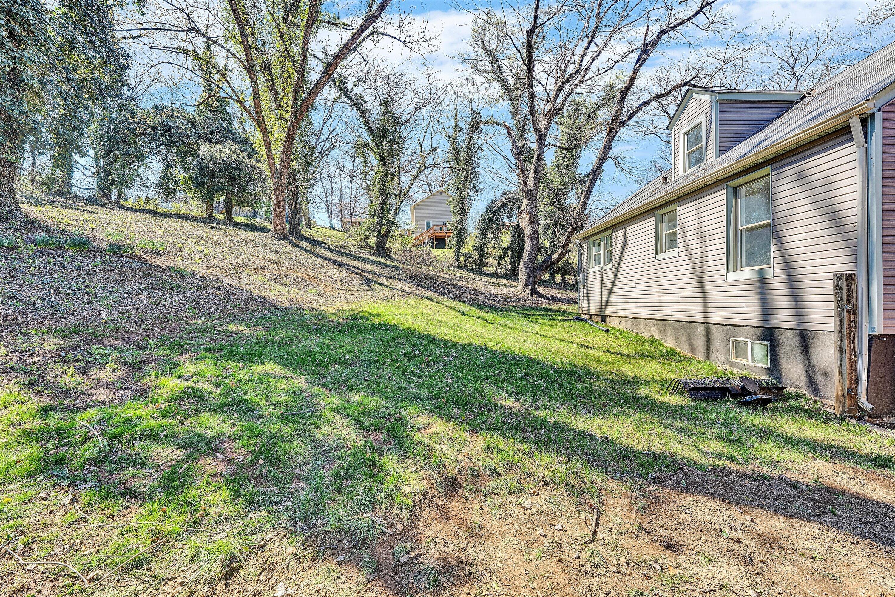 1815 Clinton Avenue Southeast Roanoke, VA 24013 - Photo 19 of 20 19-SGP-06445