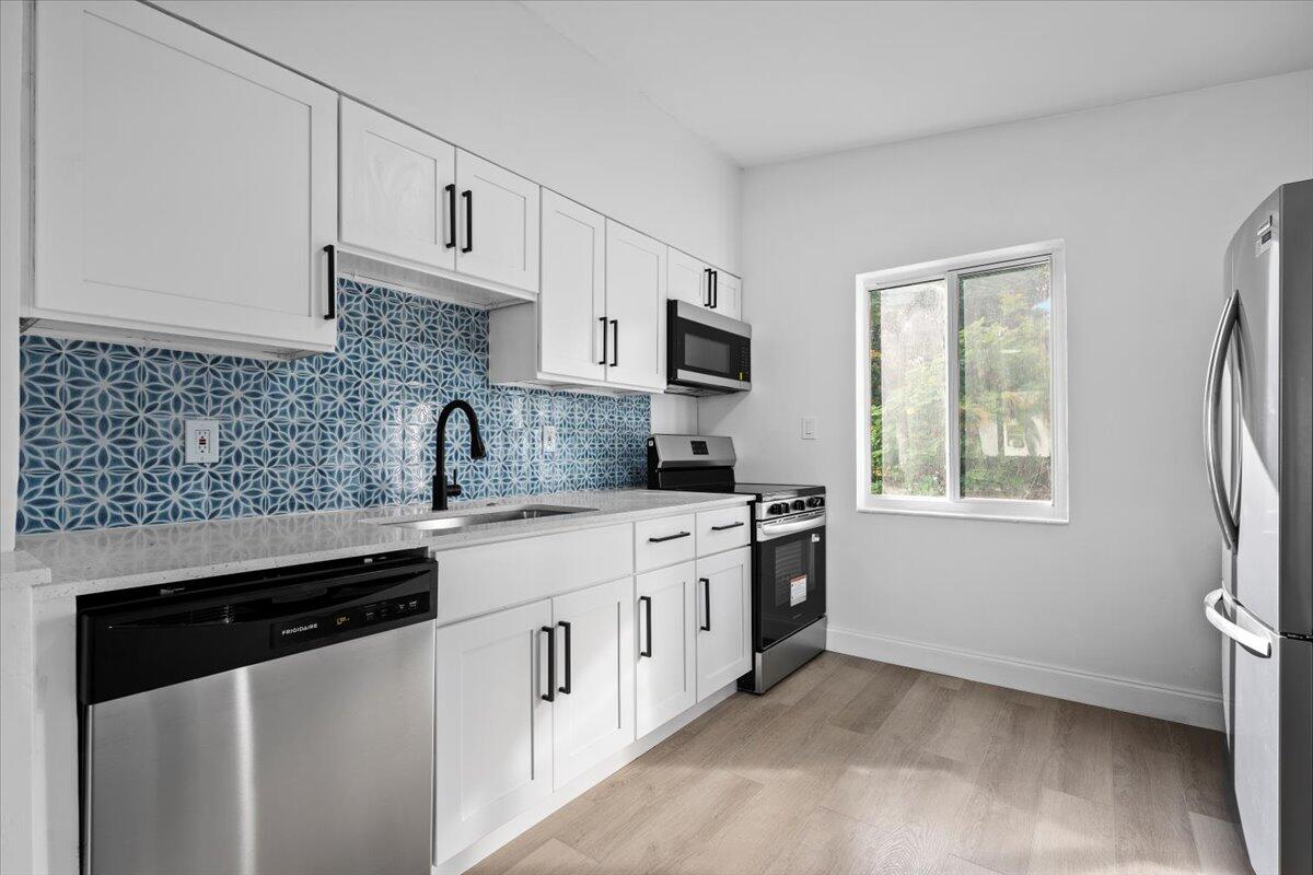 3209 French Avenue Lake Worth, FL 33461 - Photo 4 of 19 10-LUX_7694