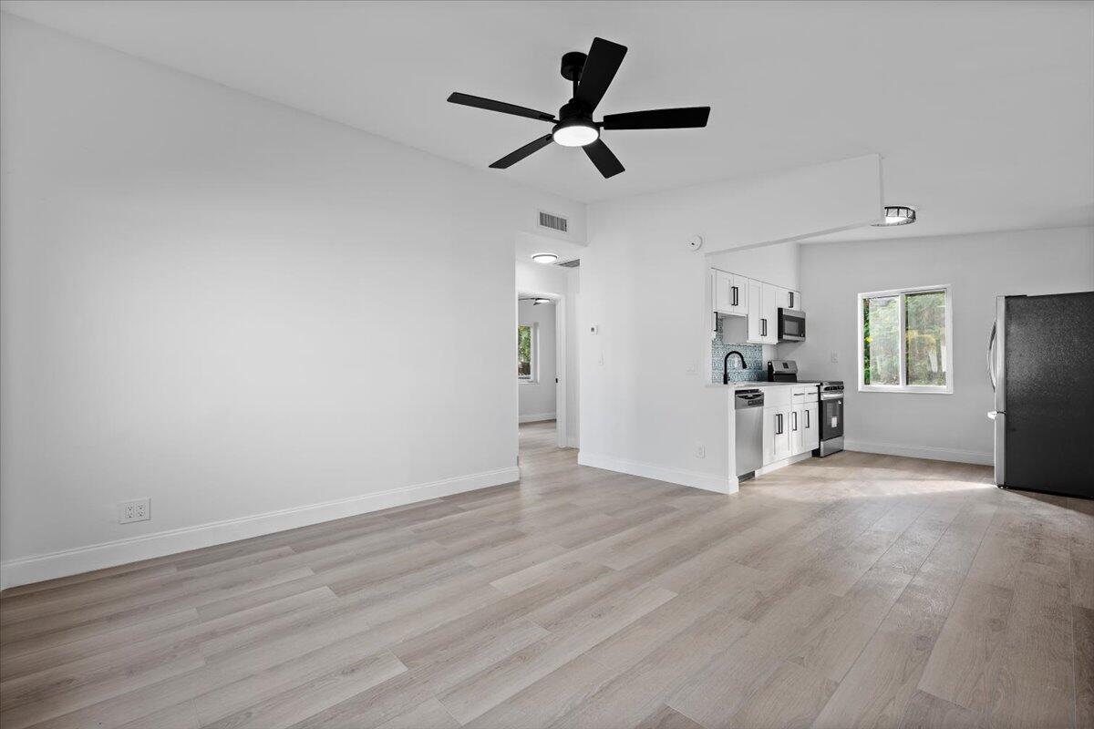 3209 French Avenue Lake Worth, FL 33461 - Photo 5 of 19 06-LUX_7669