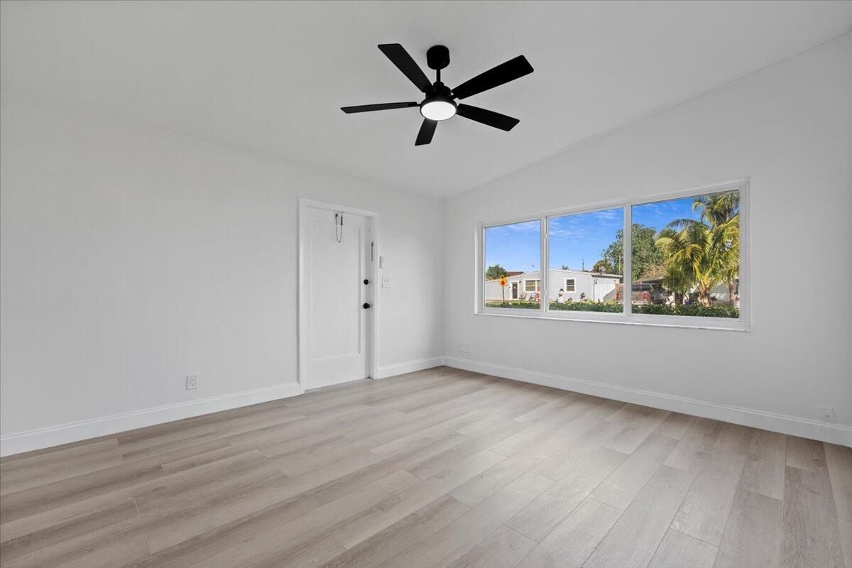 3209 French Avenue Lake Worth, FL 33461 - Photo 8 of 19 08-LUX_7679