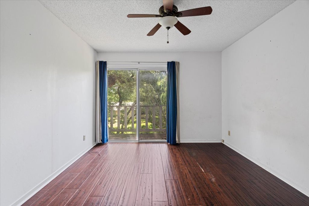 7229 South Brook Drive Austin, TX 78736 - Photo 12 of 20 Guest bed with balcony.