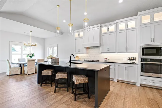 $779,950 | 24912 West 98th Place, Lenexa, KS 66227