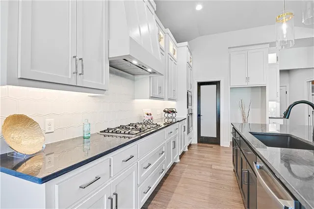 $779,950 | 24912 West 98th Place, Lenexa, KS 66227