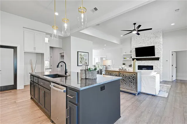 $779,950 | 24912 West 98th Place, Lenexa, KS 66227