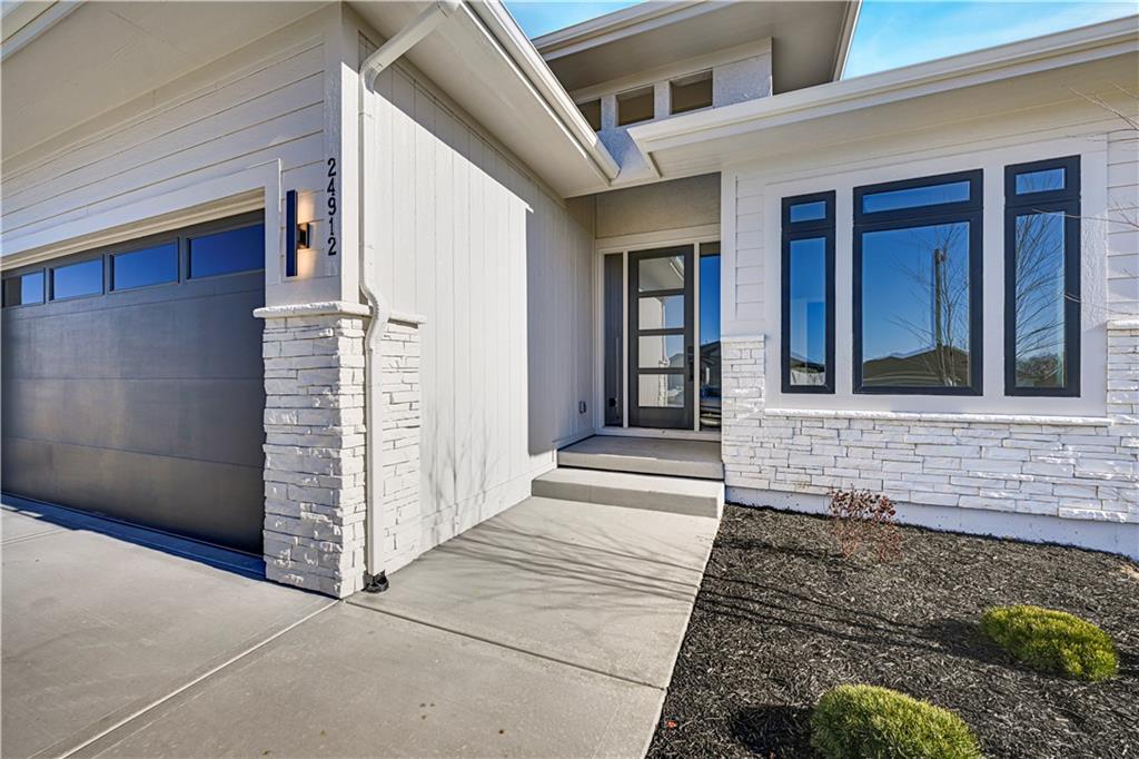 24912 West 98th Place Lenexa, KS 66227 - Photo 2 of 42
