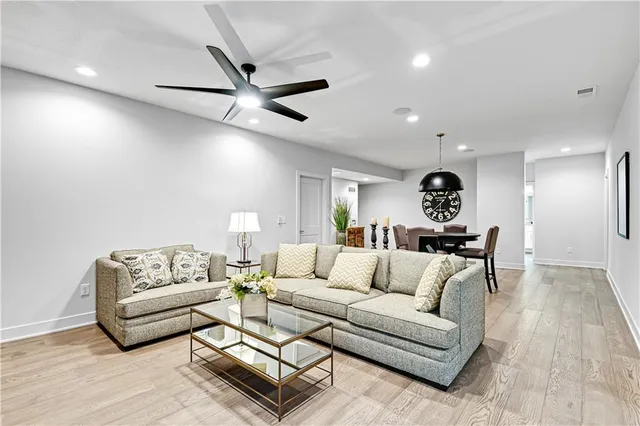 $779,950 | 24912 West 98th Place, Lenexa, KS 66227