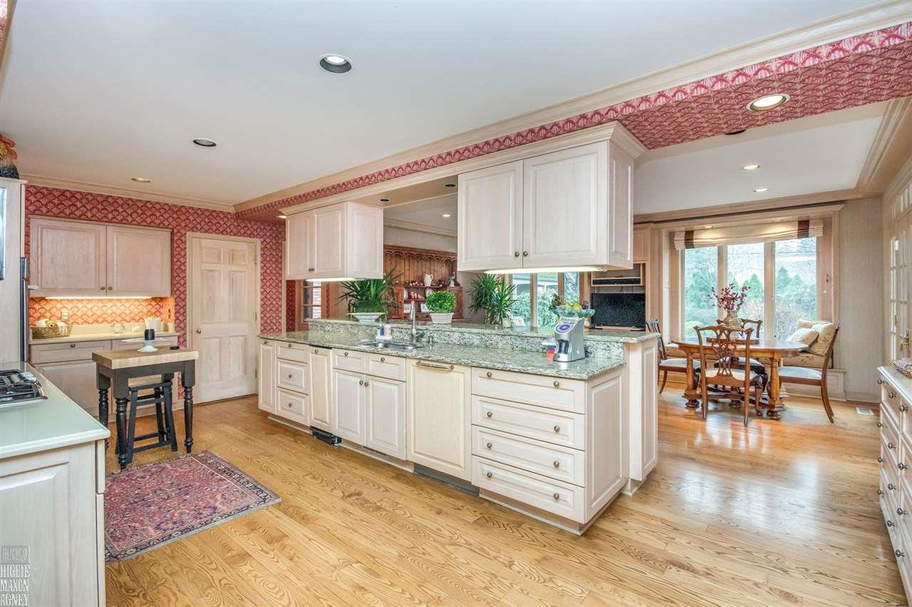 175 Touraine Road Grosse Pointe, MI 48236 - Photo 2 of 31 31393880-1.JPG