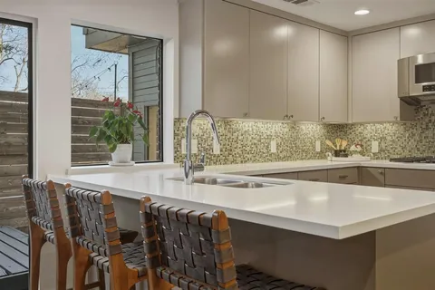$950,000 | 965 Easton Place, Dallas, TX 75218