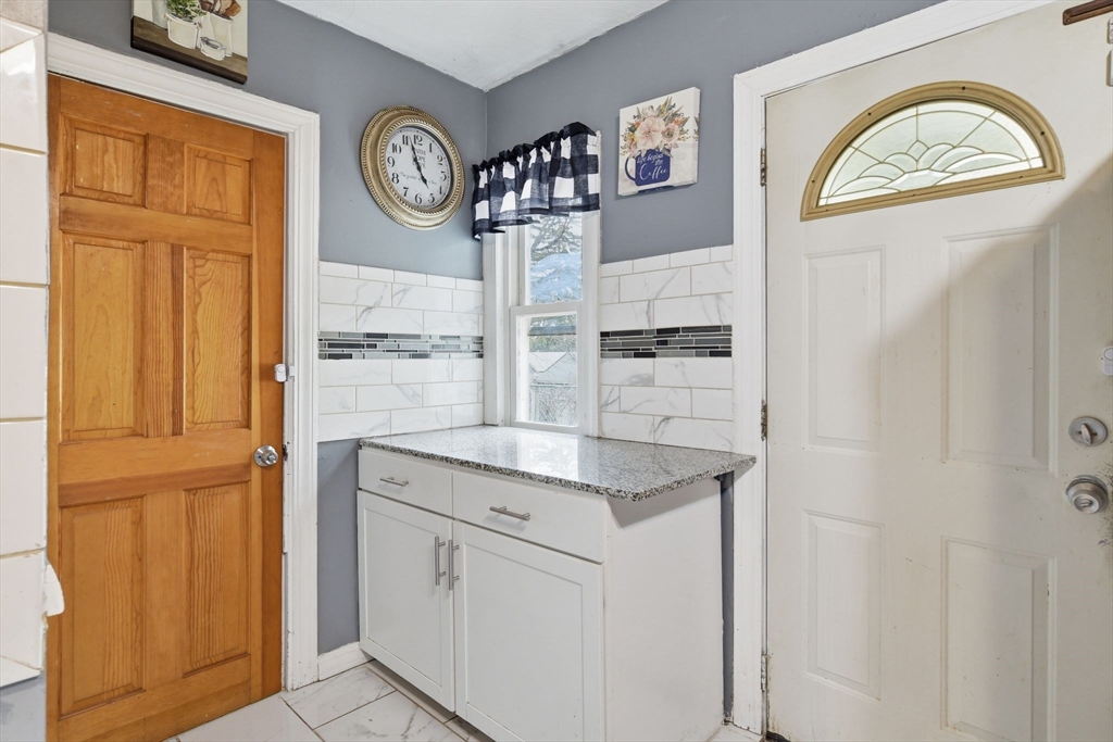 24 Jasper Street Springfield, MA 01109 - Photo 12 of 41