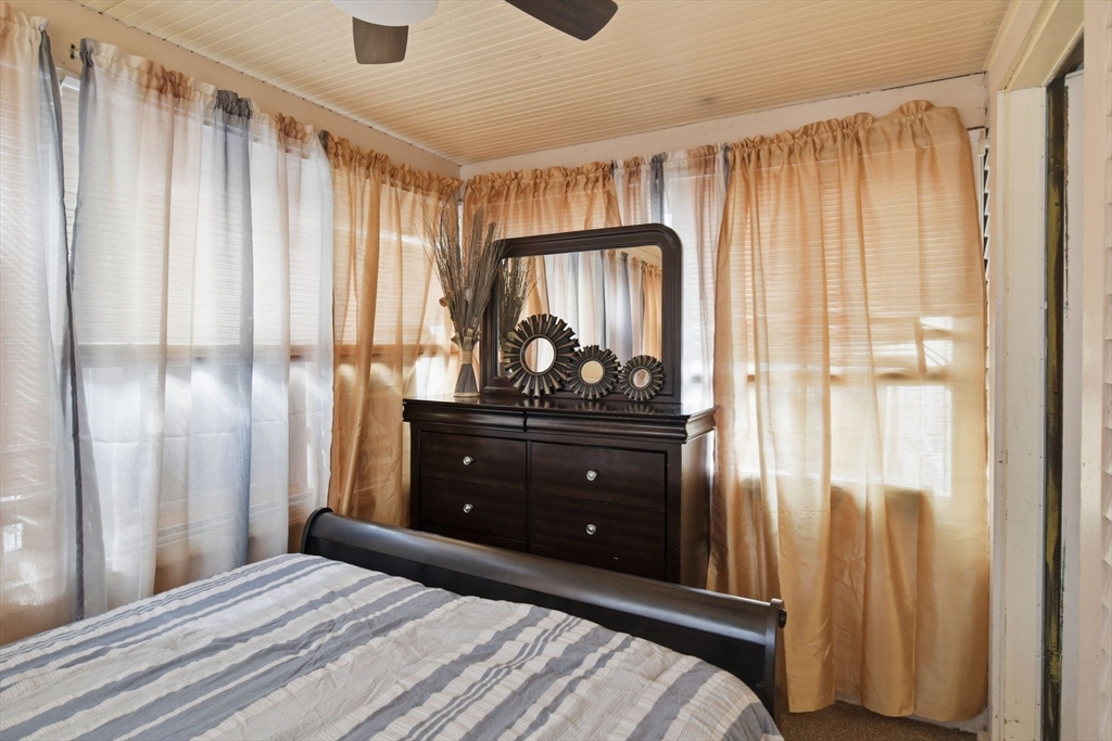 24 Jasper Street Springfield, MA 01109 - Photo 29 of 41