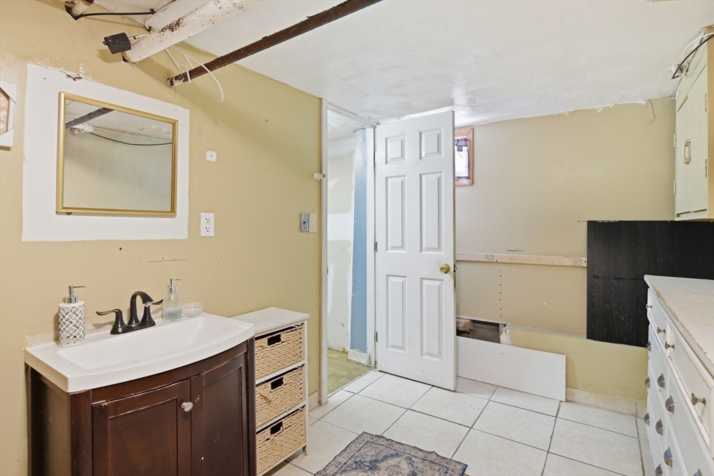 24 Jasper Street Springfield, MA 01109 - Photo 32 of 41