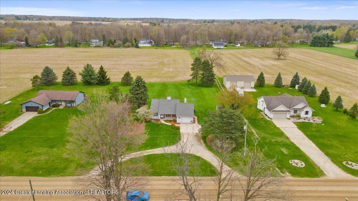 9380 Clark Road Grand Ledge, MI 48837 - Photo 3 of 39 04-Media Jett-3