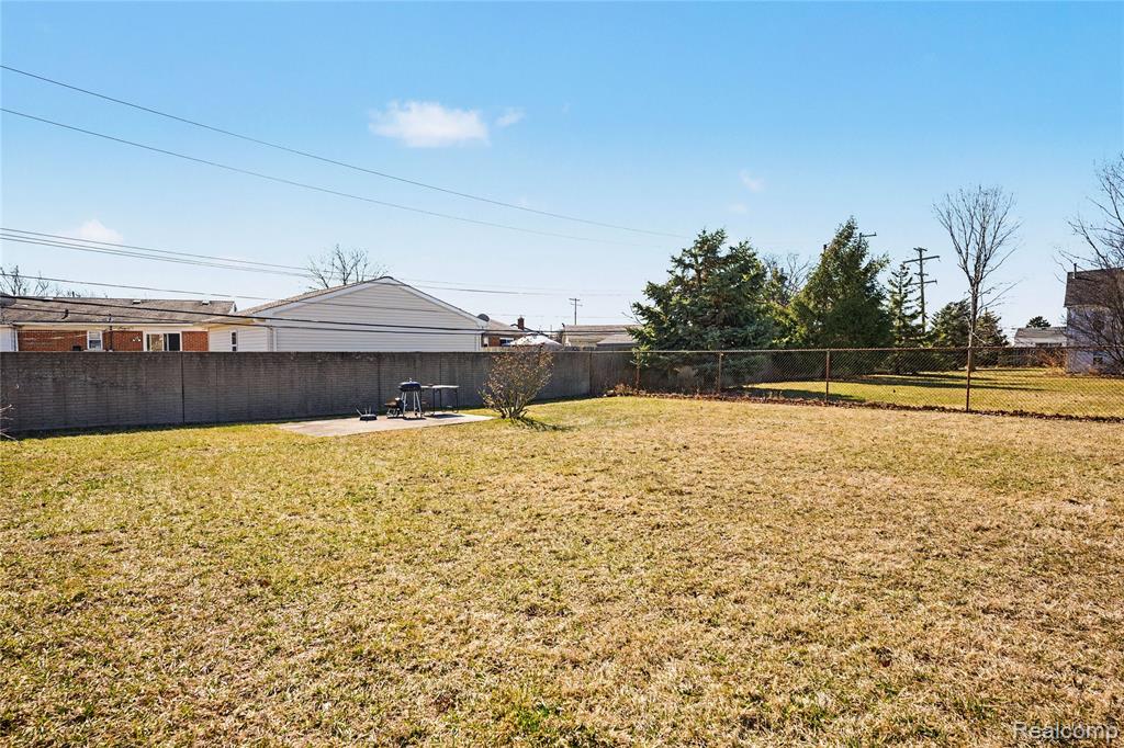 31805 Kelly Road, Unit 25 Fraser, MI 48026 - Photo 11 of 12