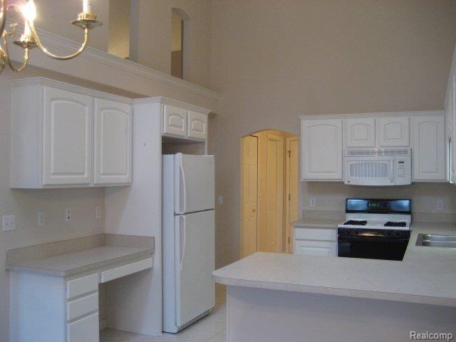 8083 Huntington Ridge Court, Unit 18 Washington, MI 48094 - Photo 10 of 25 1_Kitchen.jpg