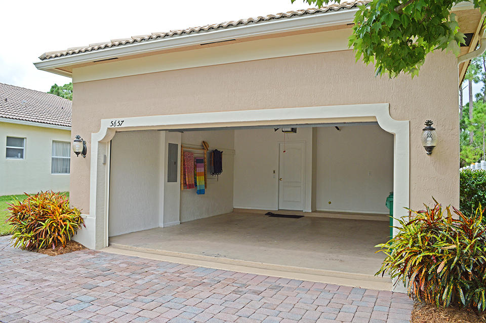5657 Spanish River Road Fort Pierce, FL 34951 - Photo 4 of 62 Garage Into House