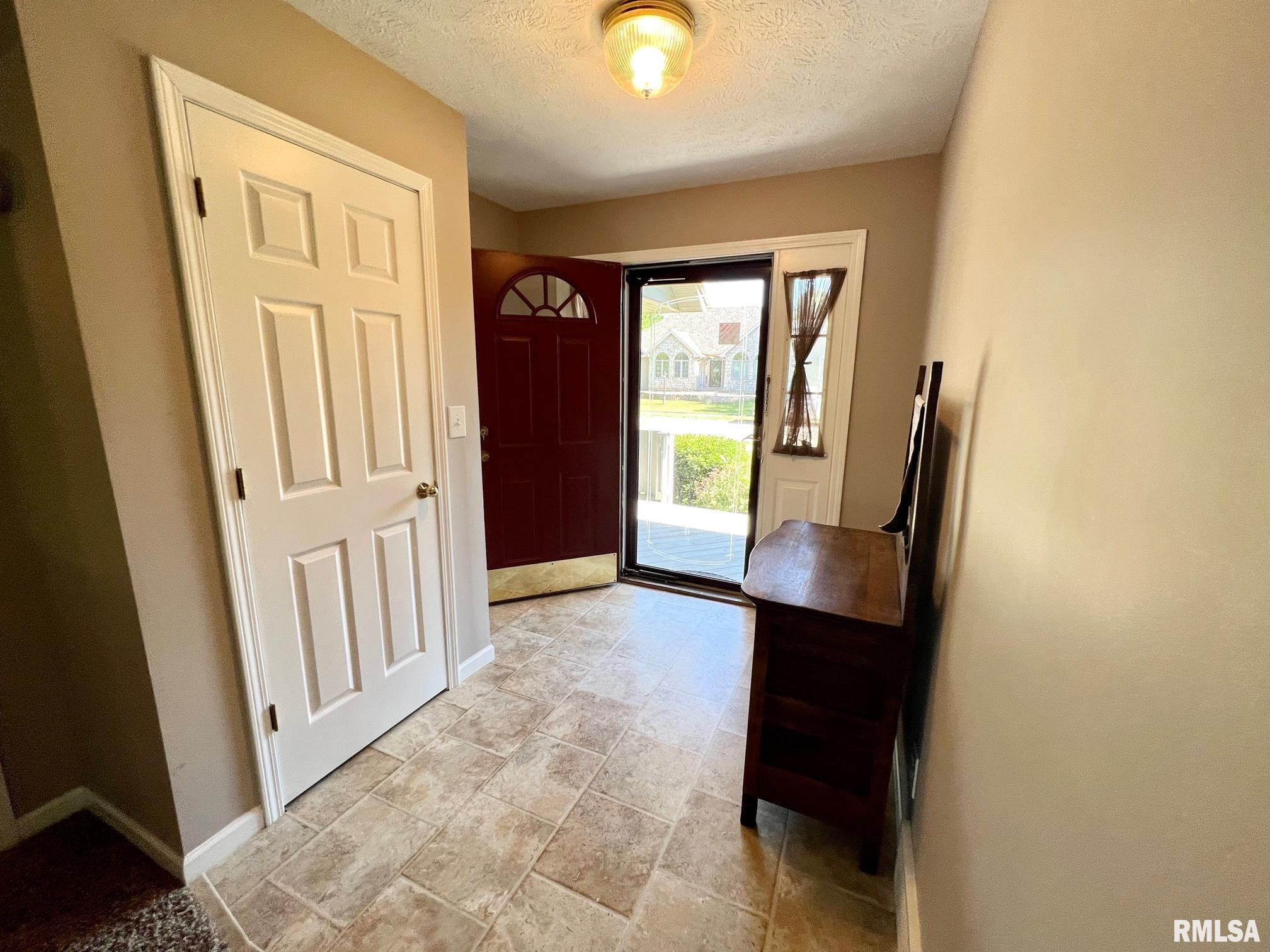 19442 Pinecrest Road Petersburg, IL 62675 - Photo 3 of 23 Gallery Image 3