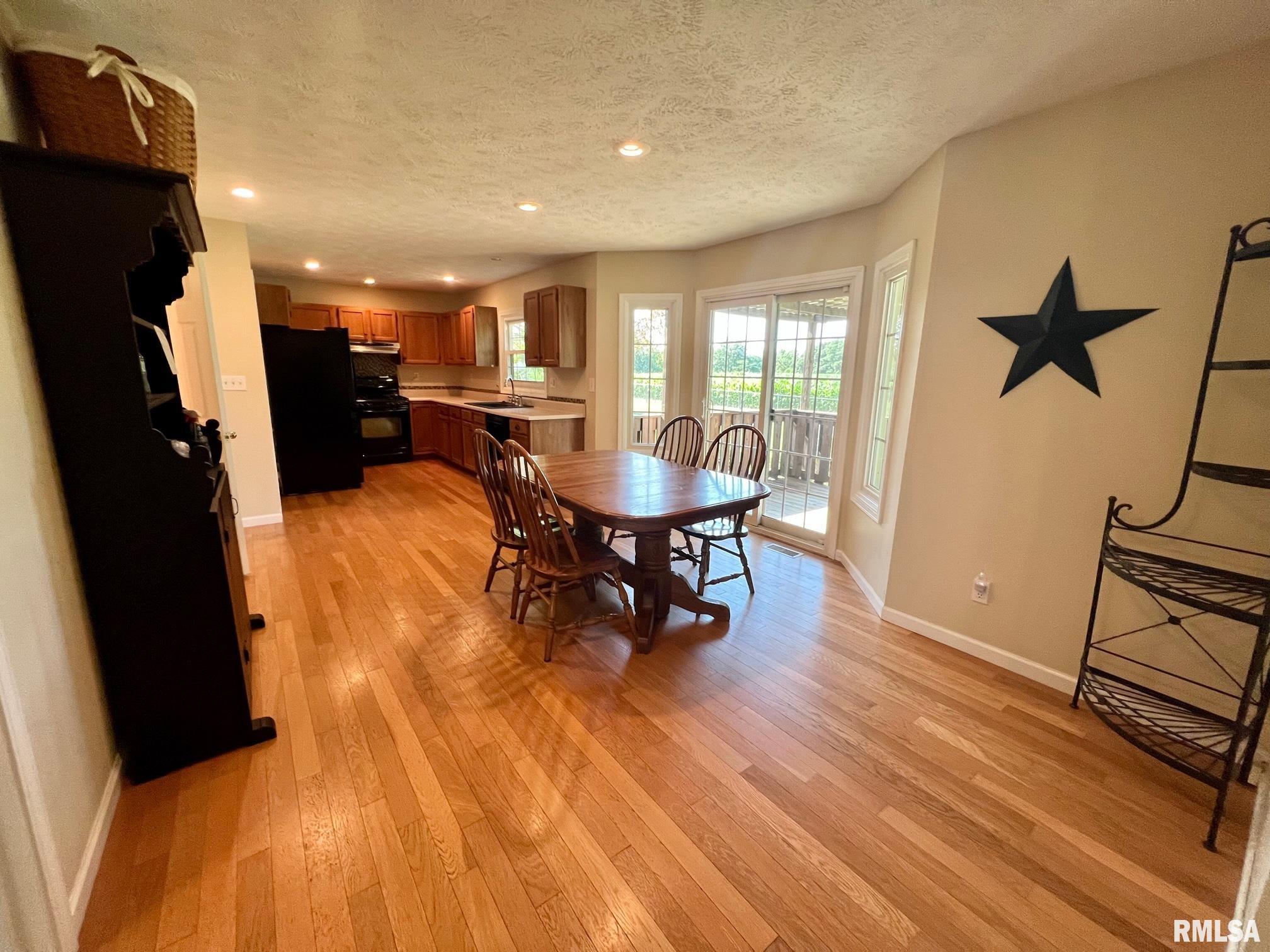 19442 Pinecrest Road Petersburg, IL 62675 - Photo 7 of 23 Gallery Image 7