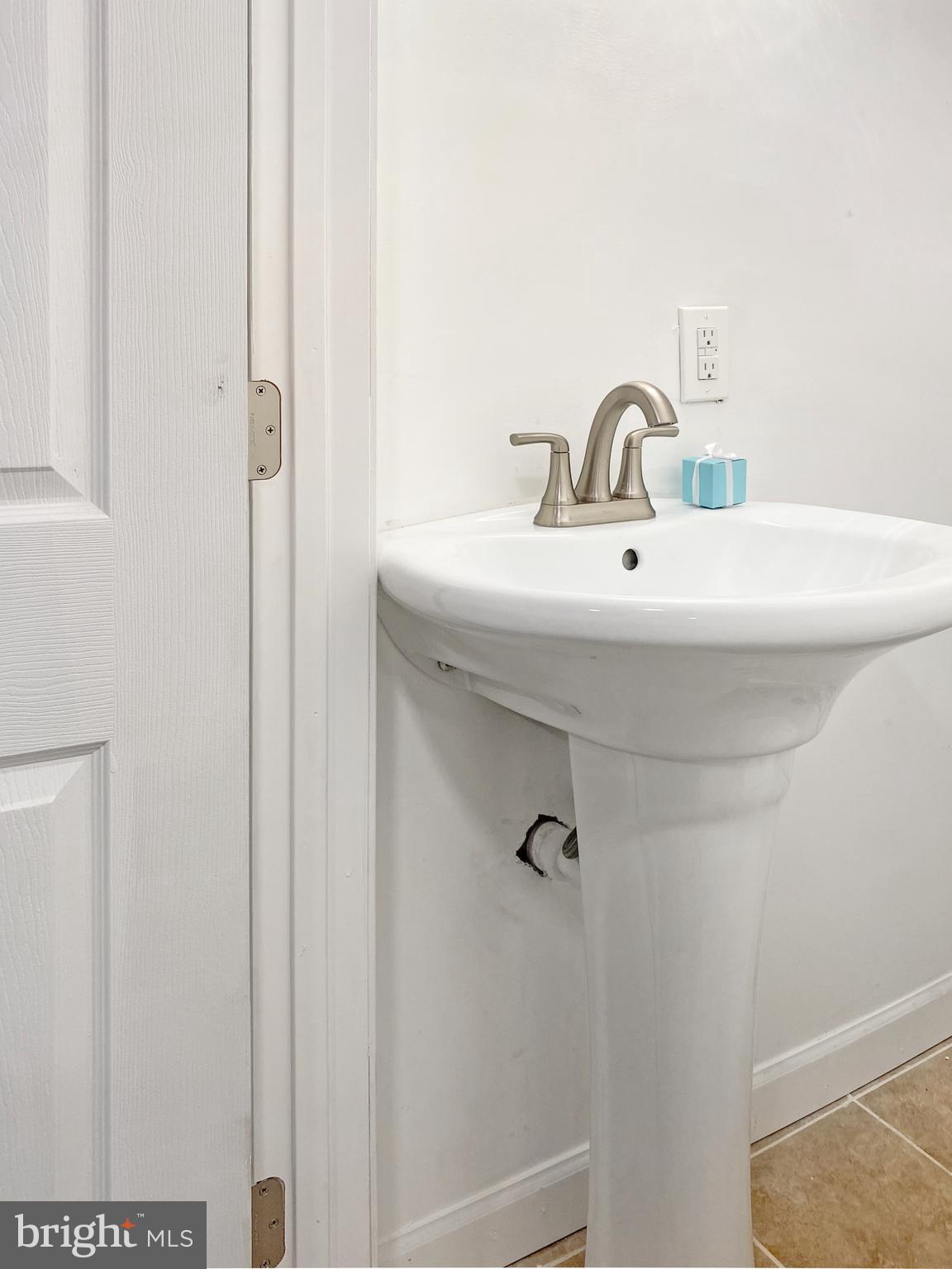 1026 Stamford Road Baltimore, MD 21229 - Photo 17 of 41