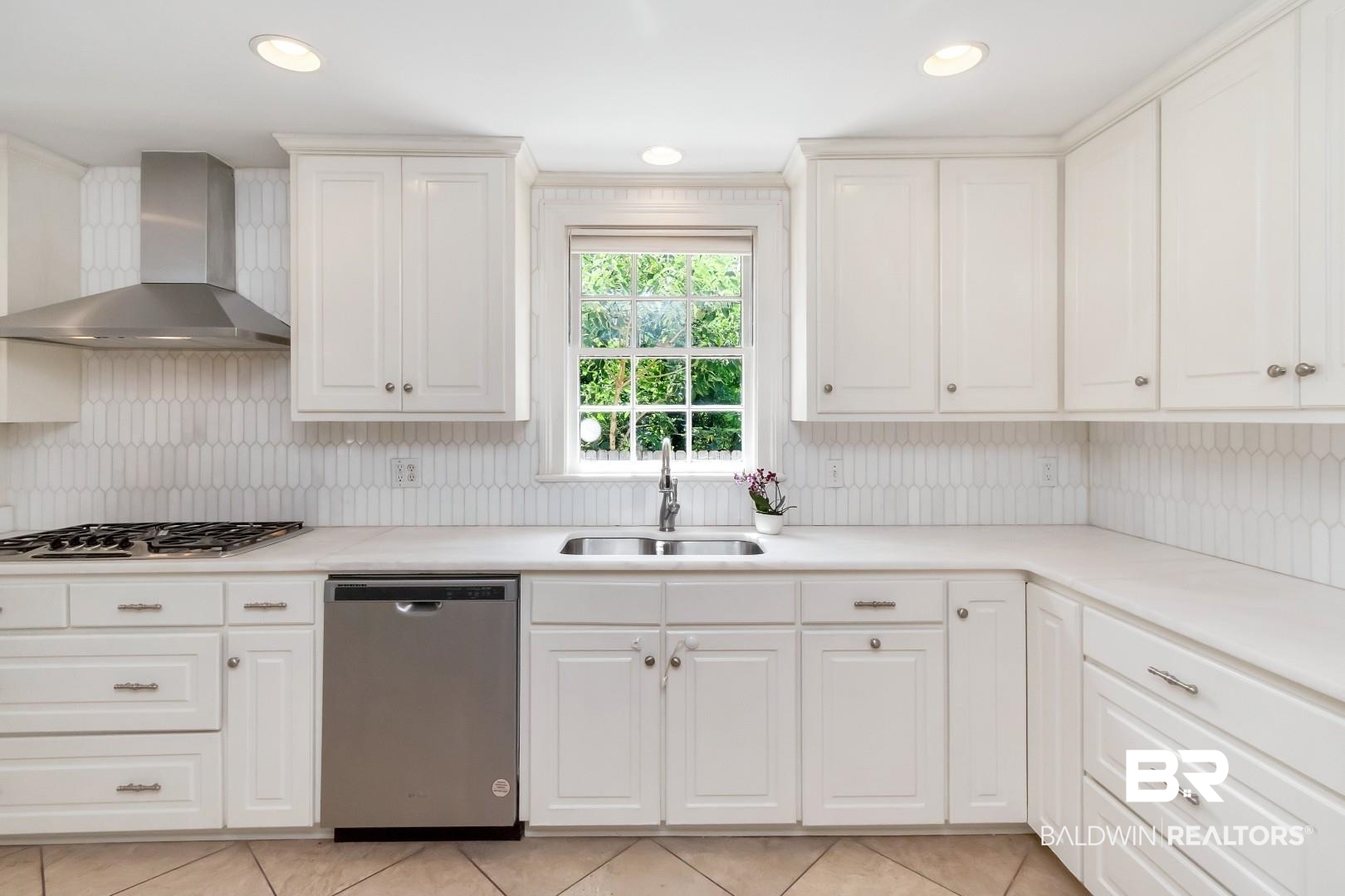 2009 Old Shell Road Mobile, AL 36607 - Photo 21 of 55