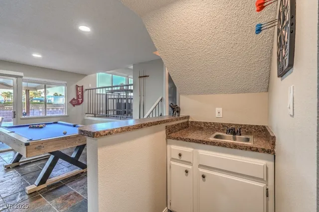 $3,000 | 5198 Hibbetts Drive, Las Vegas, NV 89103