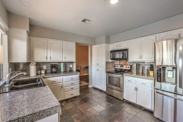 $3,000 | 5198 Hibbetts Drive, Las Vegas, NV 89103