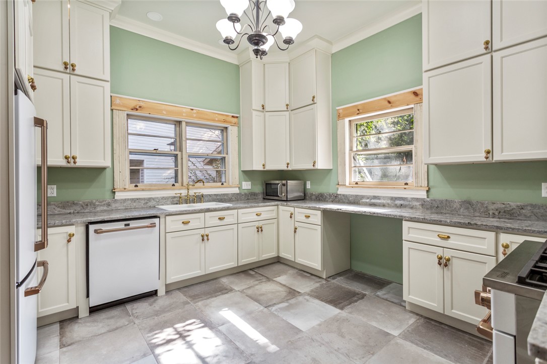 905 East Whitner Street Anderson, SC 29624 - Photo 12 of 50