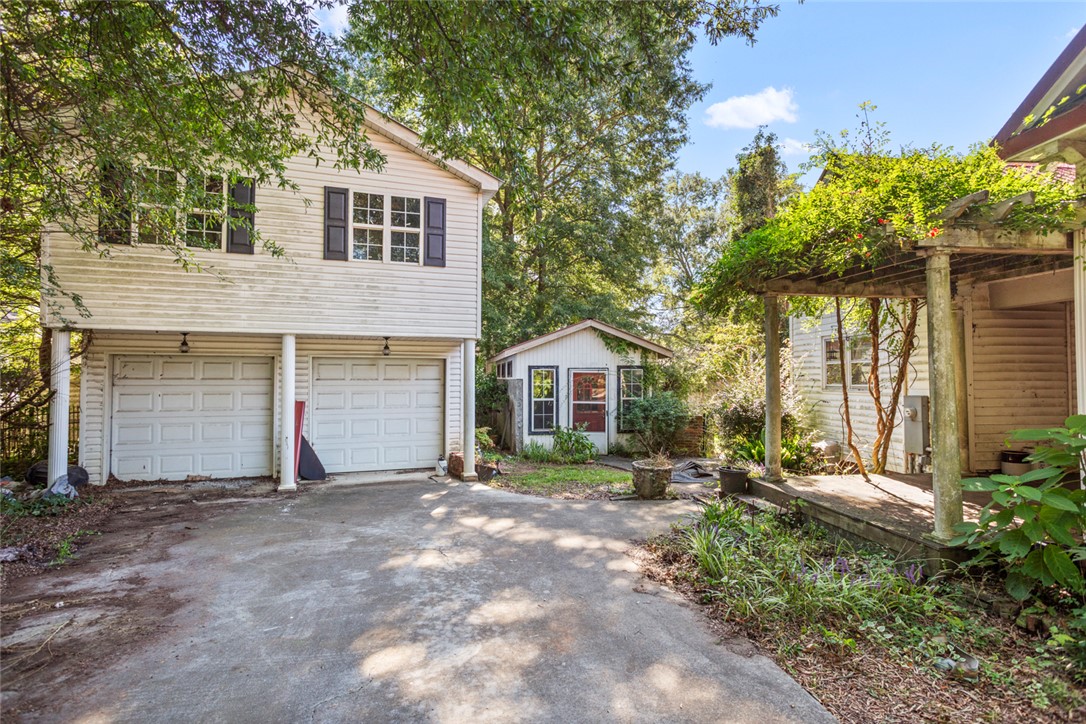 905 East Whitner Street Anderson, SC 29624 - Photo 36 of 50 Unfinished apartment above garage.