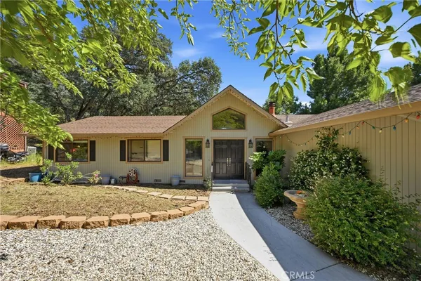 $379,000 | 18670 Maple Leaf Court, Hidden Valley Lake, CA 95467