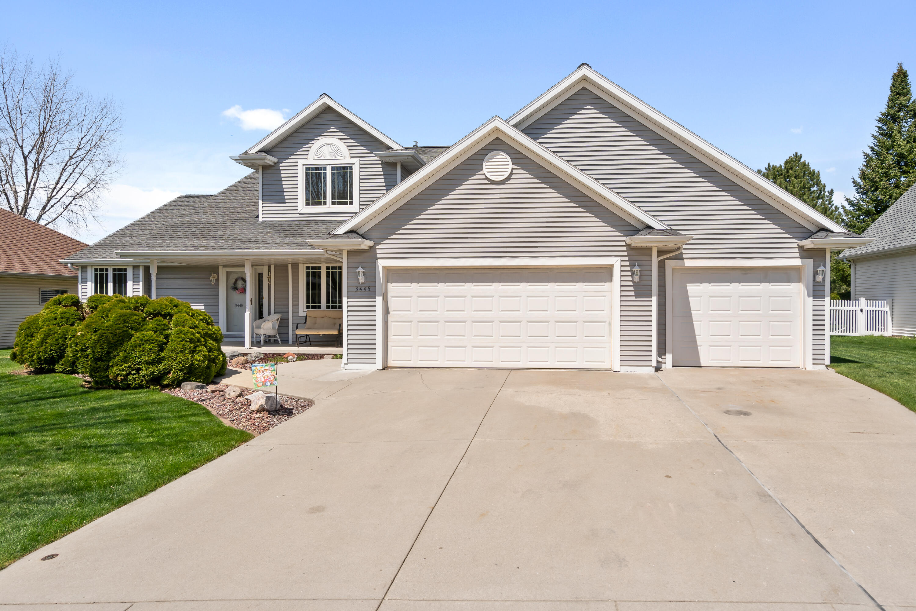 3445 Edinburgh Road Green Bay, WI 54311 - Photo 1 of 34 Front of House