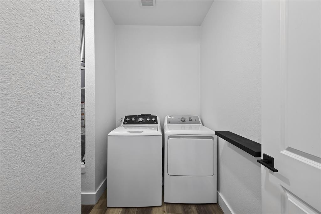 112 Spring Circle Red Oak, TX 75154 - Photo 10 of 21 Washer and dryer included with an acceptable offer.