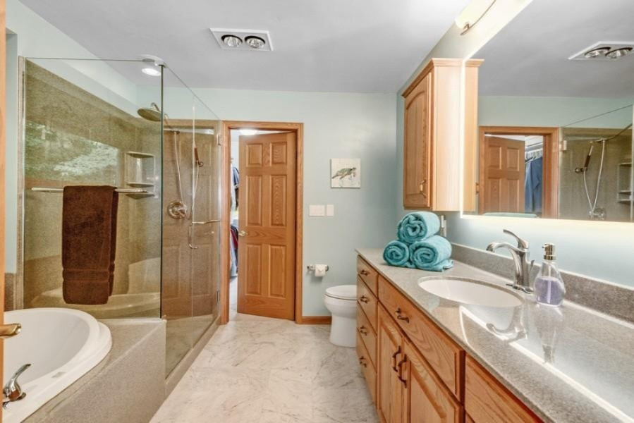 2275 Autumn Ridge St. Joseph, MI 49085 - Photo 13 of 26 13_2275AutumnRidge_13_PrimaryBathroom_Lo
