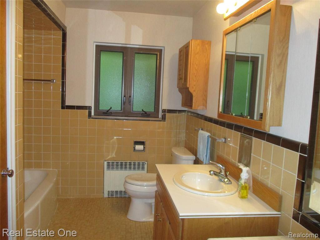 28642 Rollcrest Road Farmington Hills, MI 48334 - Photo 35 of 53