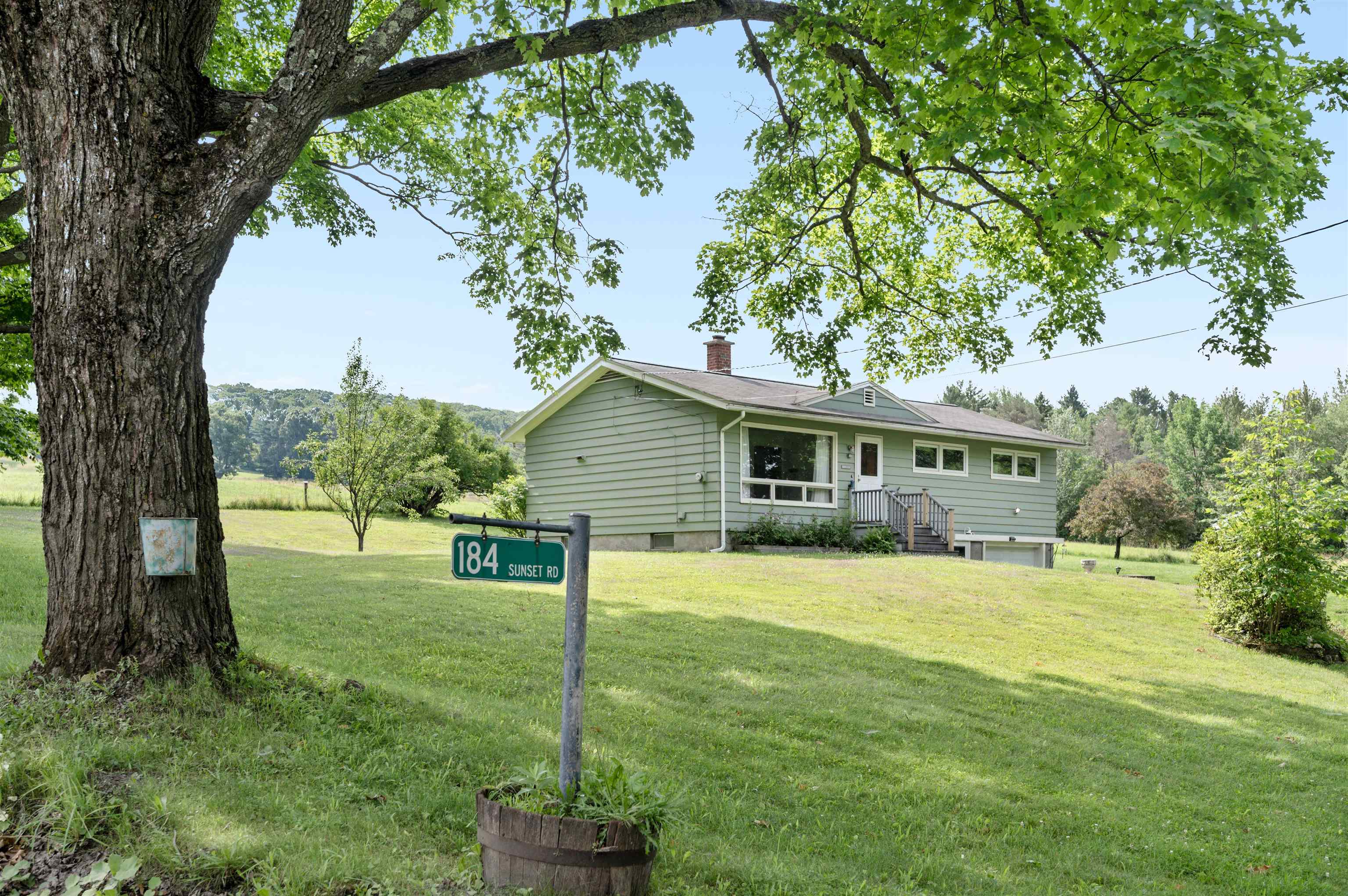 184 Sunset Road Barre Town, VT 05641 - Photo 1 of 40