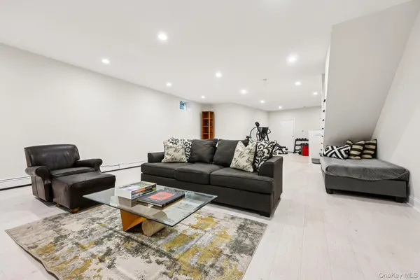 $15,000 | 6 Carol Lane, Mamaroneck, NY 10543