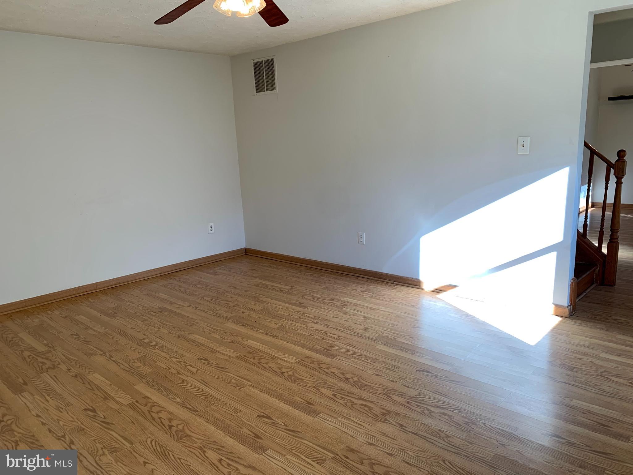 9303 Hood Road Manassas, VA 20110 - Photo 6 of 15 Family Room