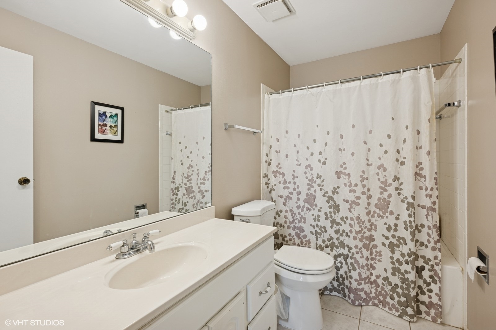 748 Rodenburg Road, Unit 2D Roselle, IL 60172 - Photo 14 of 17 Gallery Image 14