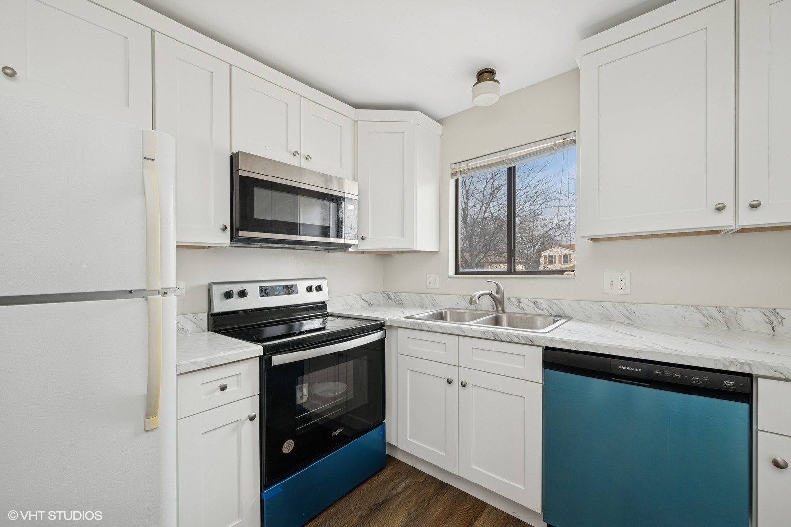 748 Rodenburg Road, Unit 2D Roselle, IL 60172 - Photo 7 of 17 Gallery Image 7