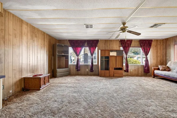 a view of a livingroom with furniture and a ceiling fan